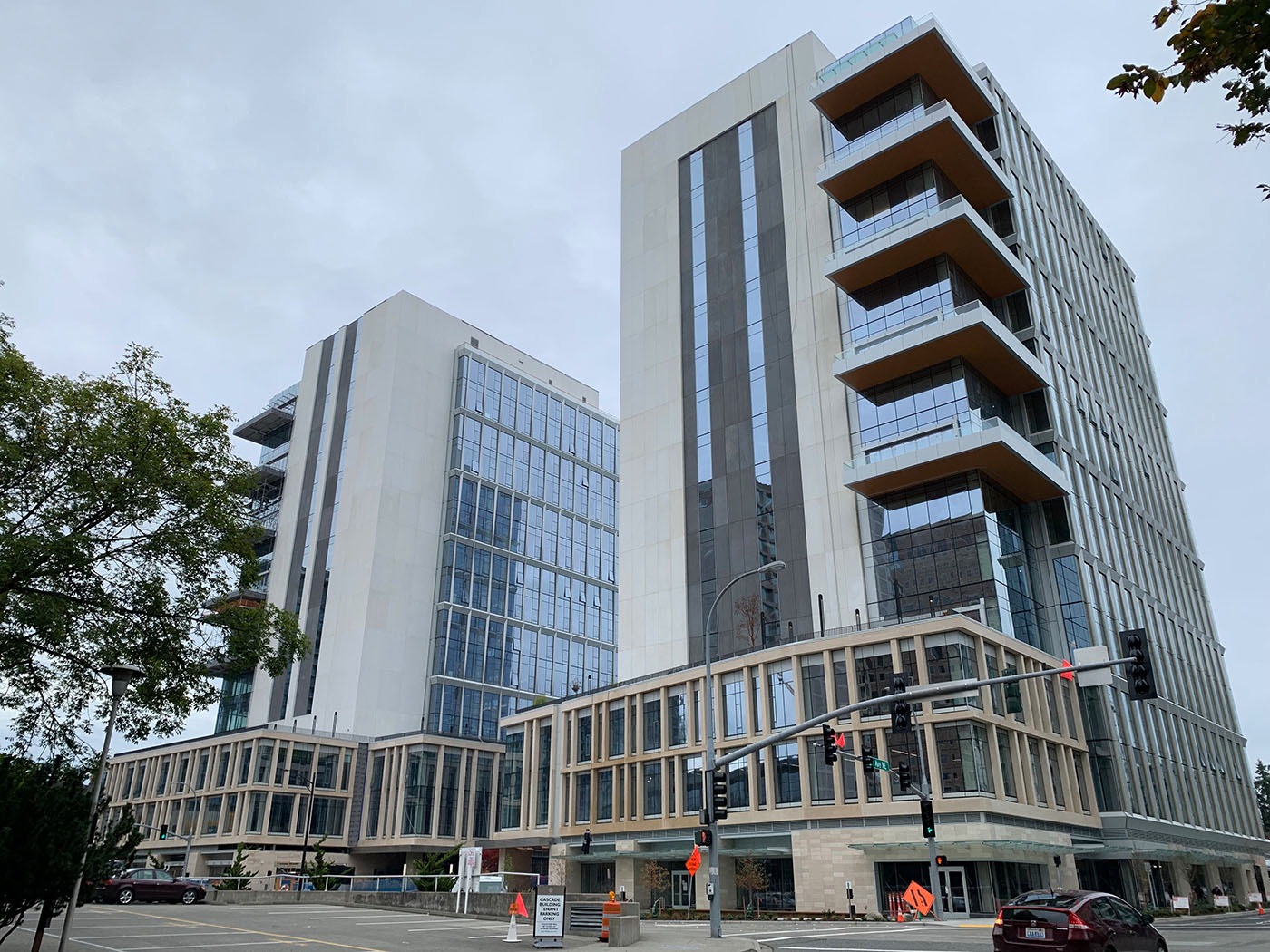 Multi-storey Bellevue development with expansive glazed facades and balconies